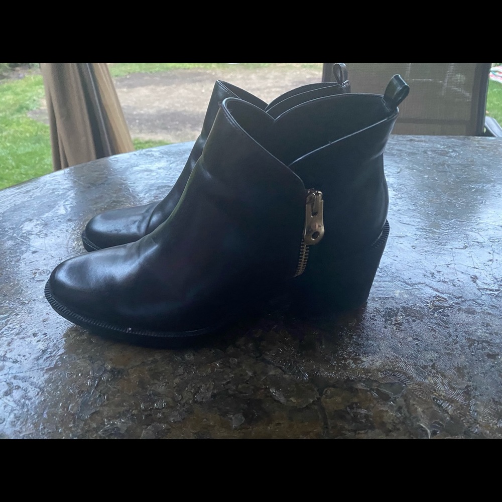 Like NEW! ZARA TRAFALUC Two Tone chic Ankle Boots Shiny Shoes Sz 40 9